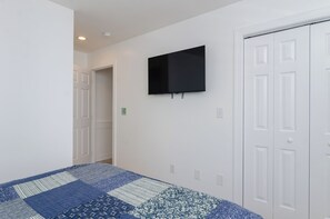 6 bedrooms, iron/ironing board, WiFi, bed sheets - Conched Out : Beautiful Oceanfront Single Family Home with a Private Pool! (Kure Beach)