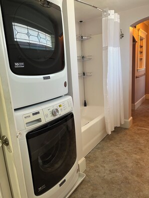 Hair dryer, towels, soap, toilet paper - Downtown studio/ open concept with king bed. Pets welcome (Auburn)