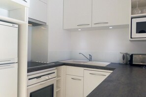 Jääkaappi, uuni, astianpesukone