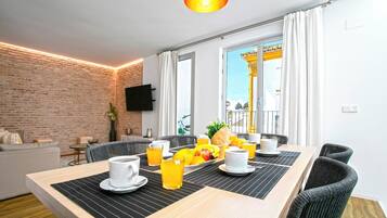Appartement (3 Bedrooms) | Restauration dans la chambre