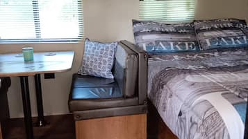 1 habitación, wifi y ropa de cama