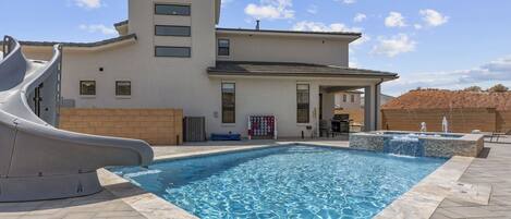 House, 5 Bedrooms | Pool