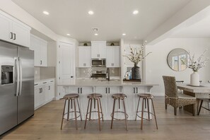 Casa, 5 quartos | Cozinha privada | Geladeira, fogão, cafeteira/chaleira, torradeira