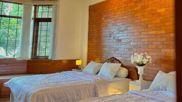 5 bedrooms, iron/ironing board, free WiFi, wheelchair access