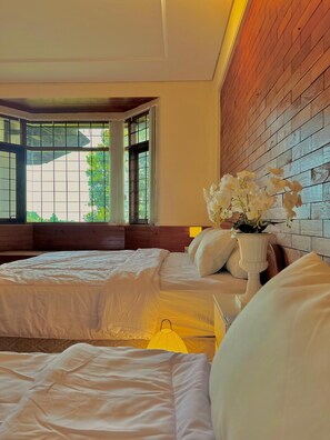 5 bedrooms, iron/ironing board, free WiFi, wheelchair access