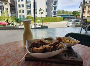 Studio, 1 Bedroom, Accessible | Outdoor dining