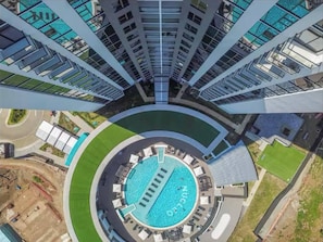 Estudio, 1 habitación, accesible para personas con discapacidad | Piscina | Una piscina cubierta