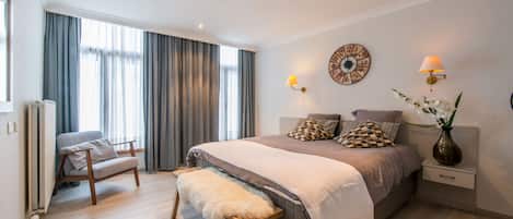 Classic Apartment, 1 Double Bed with Sofa bed, City View | Free WiFi, bed sheets