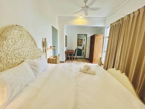 3 chambres, fer et planche à repasser, Wi-Fi, draps fournis