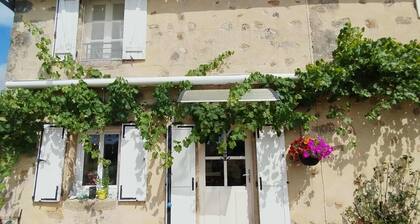Beautiful guest room, old farmhouse full of character. Nature and countryside.