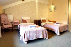 7 slaapkamers, een strijkplank/strijkijzer, gratis wifi, beddengoed