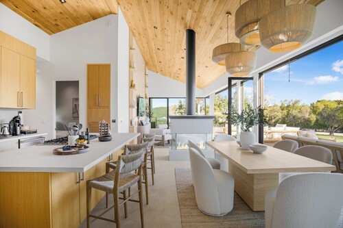 Lechusa - Secluded Creative Compound: Luxury 2-Acre Estate w/ Studio & Pool