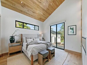 6 多间卧室、办公桌、熨斗/熨衣板、WiFi