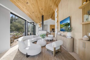 Smart TV, fireplace, offices