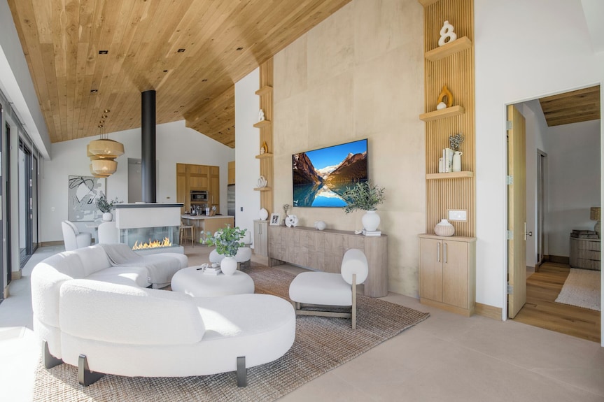 Lechusa - Secluded Creative Compound: Luxury 2-acre Estate W/ Studio & Pool - Thousand Oaks, CA