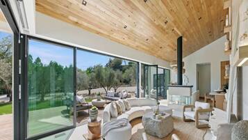 Smart TV, fireplace, offices