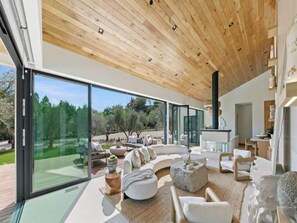 Smart TV, fireplace, offices