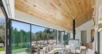 Lechusa - Secluded Creative Compound: Luxury 2-Acre Estate w/ Studio & Pool