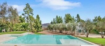 Lechusa - Secluded Creative Compound: Luxury 2-Acre Estate w/ Studio & Pool