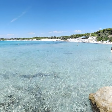 Beach nearby. Room 'Piano Terra' with Private Garden, Wi-Fi and Air Conditioning