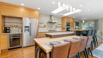 House, Multiple Beds, Patio, Garden View (500 Maple Street) | Private kitchen | Fridge, microwave, oven, stovetop