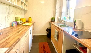 Fridge, microwave, stovetop, electric kettle