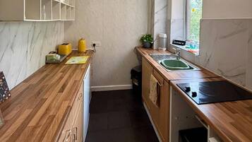 Fridge, microwave, stovetop, electric kettle