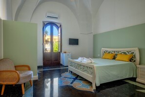 1 makuuhuone, työpöytä, Wi-Fi, vuodevaatteet