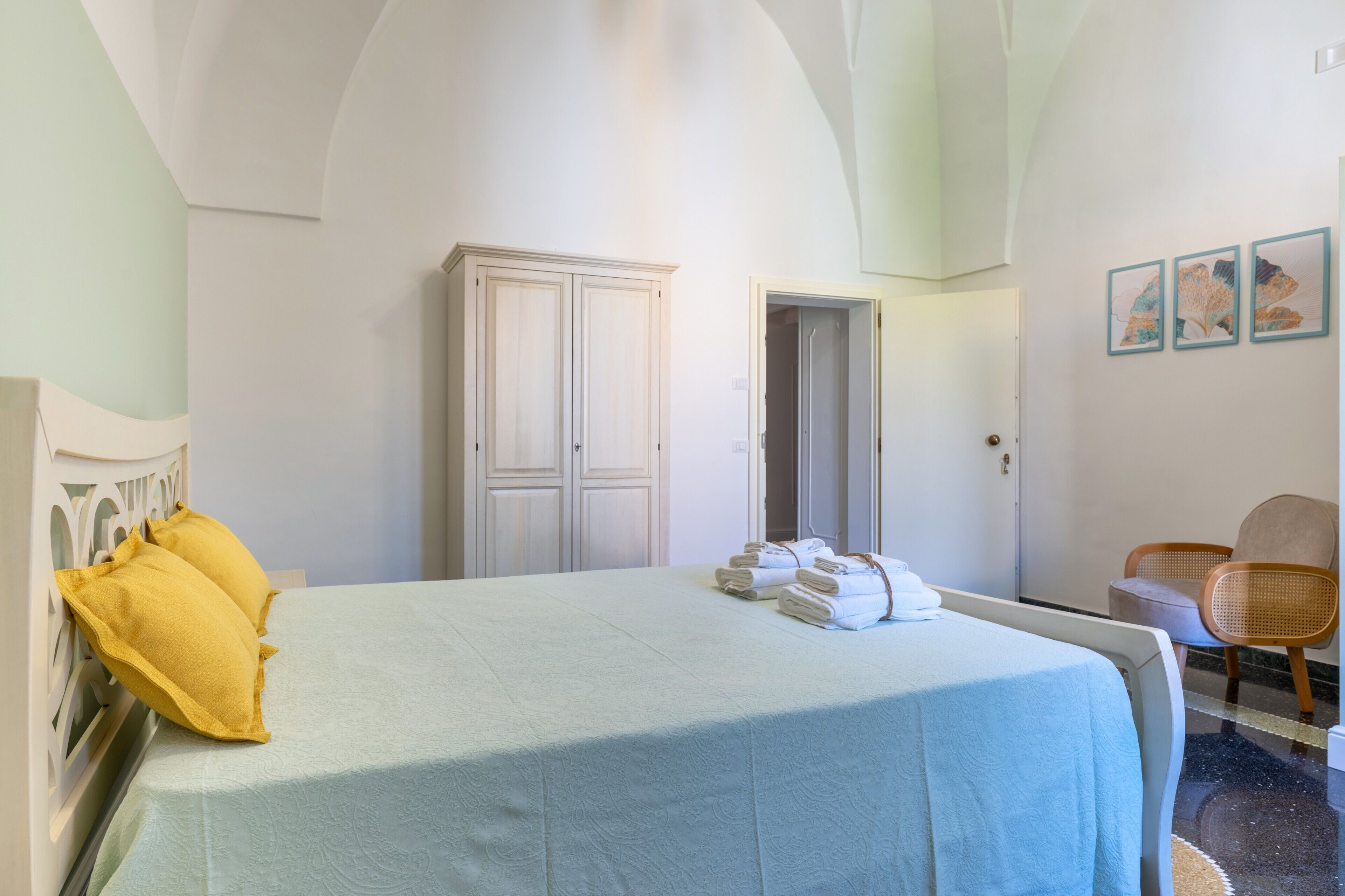 1 室のベッドルーム、デスク、WiFi、ベッドシーツ