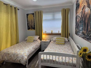 5 bedrooms, iron/ironing board, free WiFi, bed sheets
