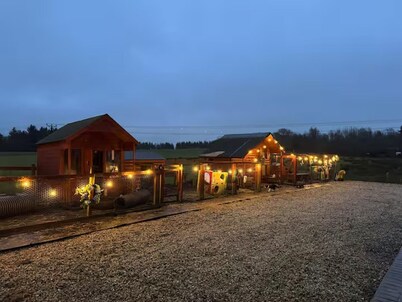 Relaxing 5-star Farm Stay, Sleeps 20 With Spa!