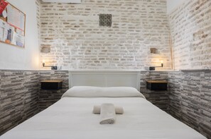 1 habitación, tabla de planchar con plancha, wifi y ropa de cama 