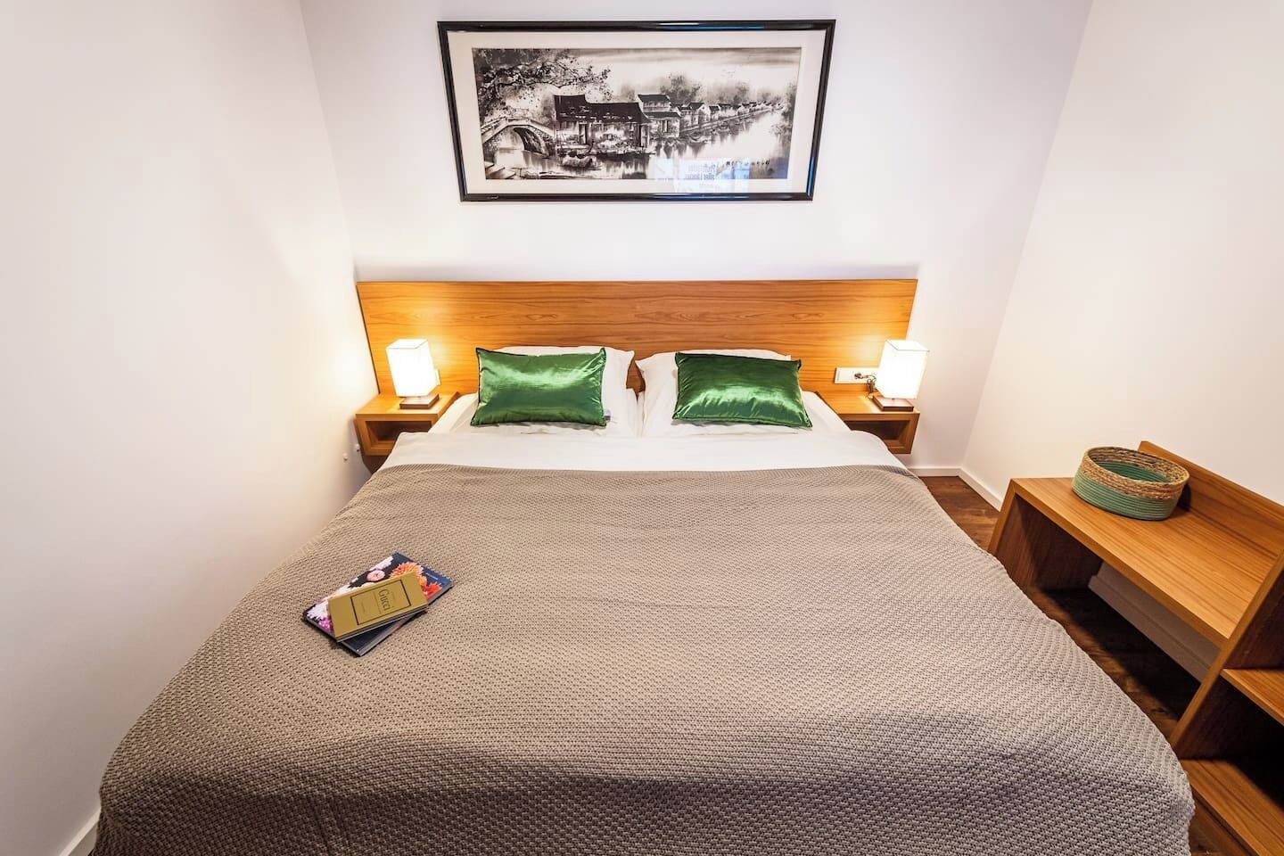 1 室のベッドルーム、WiFi