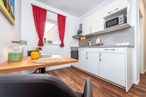 Fridge, dishwasher