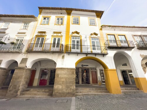 Spacious and confortable apartment in the absolute heart of Évora.