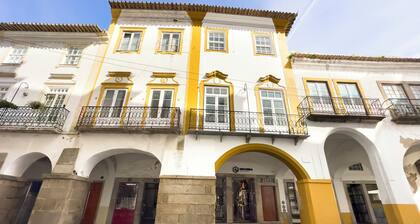 Spacious and confortable apartment in the absolute heart of Ăvora.