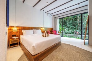 Large Studio, 1 King Bed, Garden View, Lower Level | Garden view