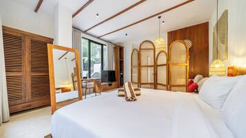 Minibar, laptop workspace, blackout curtains, free WiFi