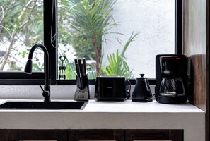 Villa, 3 habitaciones, piscina privada | Cocina privada | Cafetera o tetera, hervidor eléctrico y trona infantil