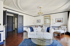 Fernseher, Stereoanlage