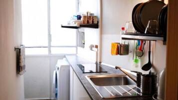 Kühlschrank, Mikrowelle, Wasserkocher, Kaffeemühle