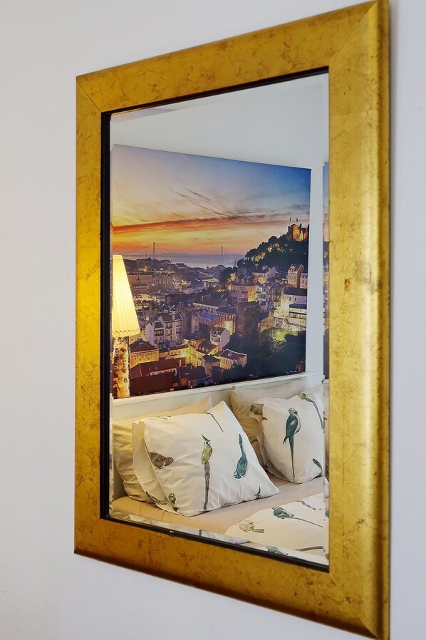 3 bedrooms, iron/ironing board, internet, bed sheets