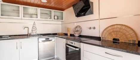 Refrigerador, horno, parrilla de estufa y lavavajillas