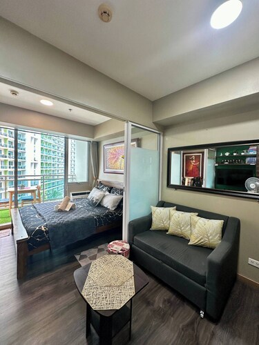 Room-condo Near Airport With PS4 and Par
