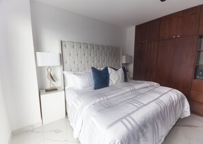 2 makuuhuonetta, silitysrauta/-lauta, Wi-Fi, vuodevaatteet