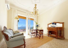 Apartamento familiar | Zona de estar | Una televisión de pantalla plana