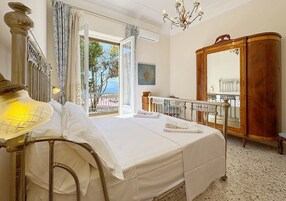 Apartamento familiar | Cortinas opacas, tabla de planchar con plancha, wifi gratis