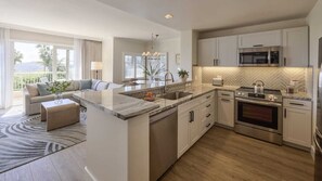 冰箱、微波炉、烤箱、炉灶