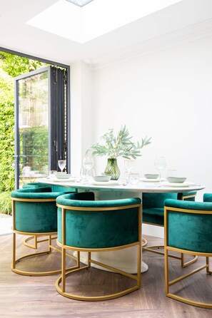 Huoneisto (3 Bedrooms) | Ruokasali