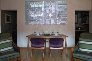Appartement (2 Bedrooms) | Salle à manger